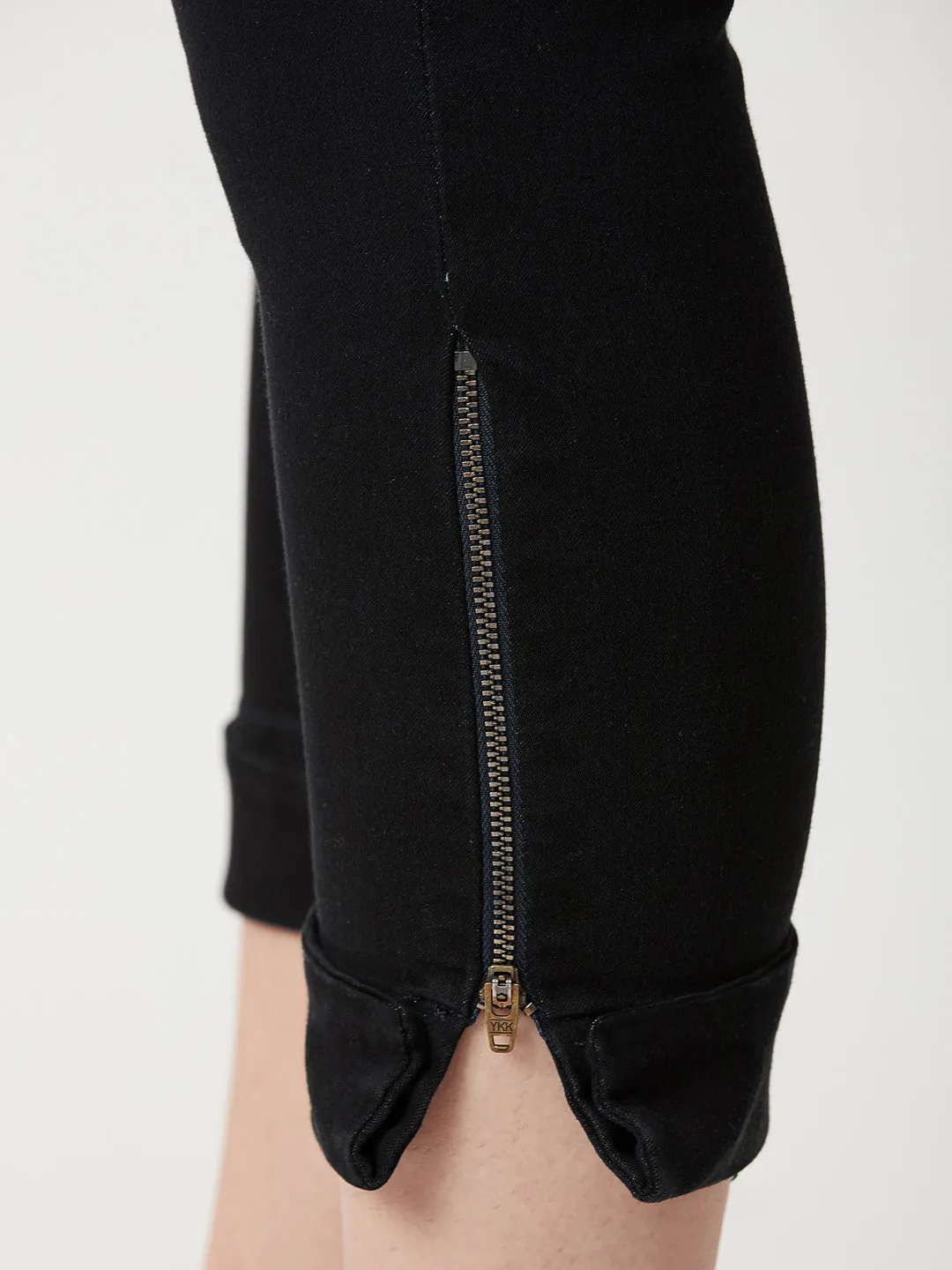 Women's Black Skinny Mid Rise Clean Look Cropped Stretchable Denim Jeans